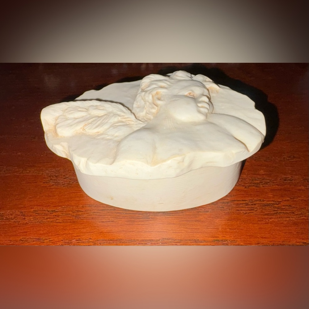EUC Trinket Box: Hen-Feathers & Co., Cherub in Relief on Lid